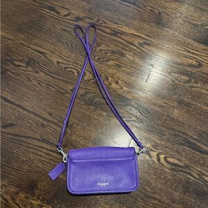 Adds a pop of color to every outfit. Great condition